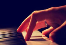 迈尼昂在法国队两次赢得点球大战,为队史门将第一人.